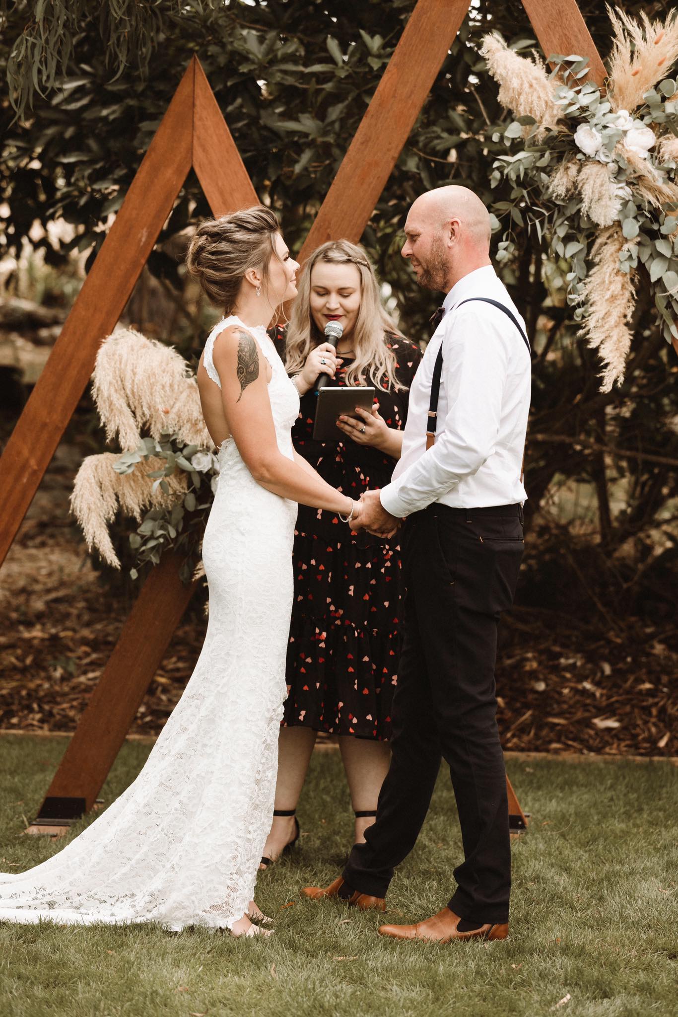 Marraige Celebrant Nelson Tasman Emma reading vows